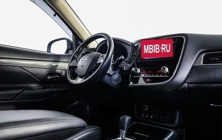 Mitsubishi Outlander III рестайлинг 3, 2020 год, 2 849 000 рублей, 9 фотография