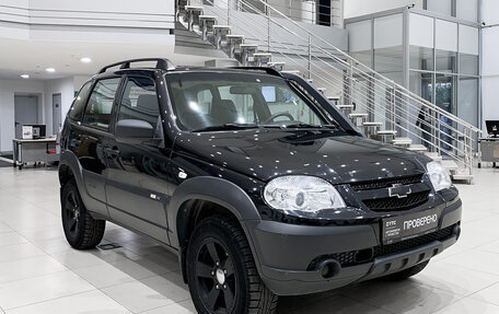 Chevrolet Niva I рестайлинг, 2017 год, 865 000 рублей, 3 фотография