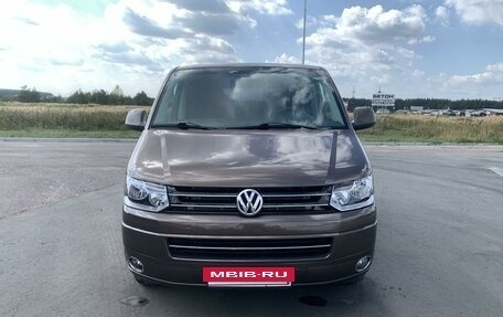 Volkswagen Multivan T5, 2012 год, 2 500 000 рублей, 2 фотография