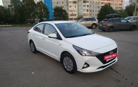 Hyundai Solaris II рестайлинг, 2020 год, 1 390 000 рублей, 3 фотография