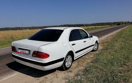 Mercedes-Benz E-Класс, 1996 год, 255 000 рублей, 4 фотография