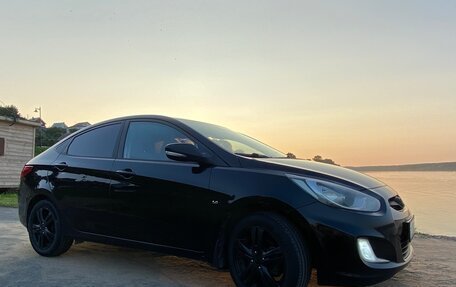 Hyundai Solaris II рестайлинг, 2012 год, 900 000 рублей, 3 фотография