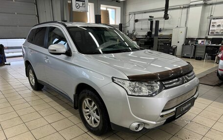 Mitsubishi Outlander III рестайлинг 3, 2013 год, 1 199 000 рублей, 3 фотография