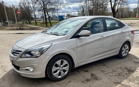 Hyundai Solaris II рестайлинг, 2015 год, 1 349 000 рублей, 2 фотография