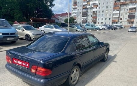 Mercedes-Benz E-Класс, 1997 год, 270 000 рублей, 5 фотография