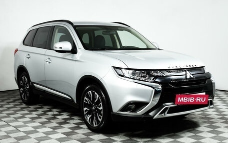 Mitsubishi Outlander III рестайлинг 3, 2022 год, 3 380 000 рублей, 3 фотография