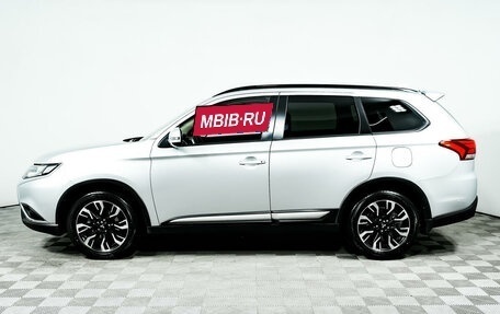 Mitsubishi Outlander III рестайлинг 3, 2022 год, 3 380 000 рублей, 8 фотография