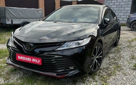 Toyota Camry, 2020 год, 3 300 000 рублей, 2 фотография