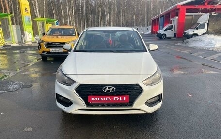 Hyundai Solaris II рестайлинг, 2018 год, 850 000 рублей, 1 фотография