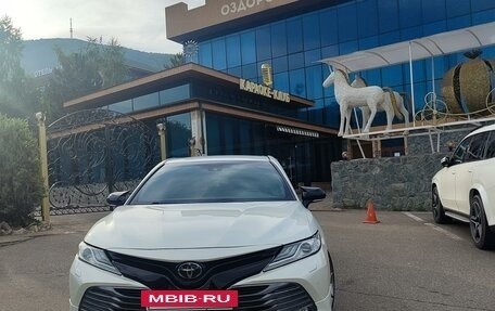 Toyota Camry, 2019 год, 3 900 000 рублей, 2 фотография