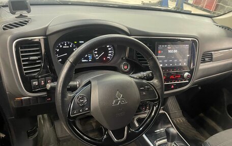 Mitsubishi Outlander III рестайлинг 3, 2021 год, 2 349 000 рублей, 7 фотография