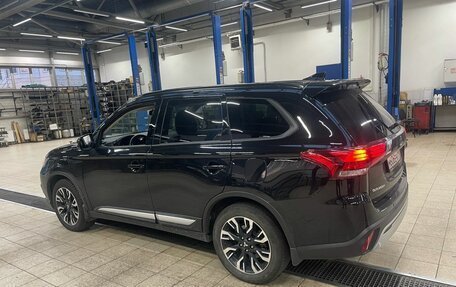 Mitsubishi Outlander III рестайлинг 3, 2021 год, 2 349 000 рублей, 6 фотография