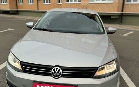 Volkswagen Jetta VI, 2011 год, 950 000 рублей, 1 фотография