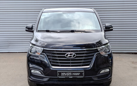 Hyundai H-1 II рестайлинг, 2021 год, 3 950 000 рублей, 2 фотография