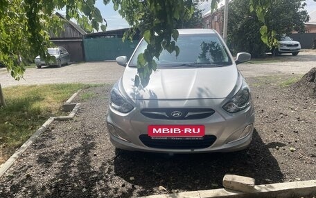 Hyundai Solaris II рестайлинг, 2012 год, 855 000 рублей, 3 фотография