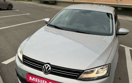 Volkswagen Jetta VI, 2011 год, 950 000 рублей, 2 фотография