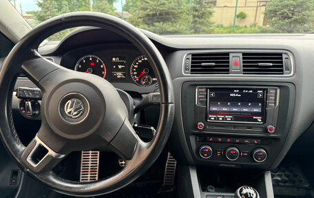 Volkswagen Jetta VI, 2011 год, 950 000 рублей, 9 фотография