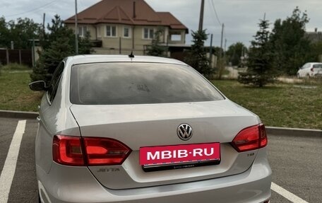 Volkswagen Jetta VI, 2011 год, 950 000 рублей, 4 фотография