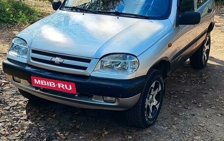 Chevrolet Niva I рестайлинг, 2003 год, 370 000 рублей, 1 фотография