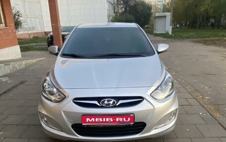 Hyundai Solaris II рестайлинг, 2012 год, 960 000 рублей, 1 фотография