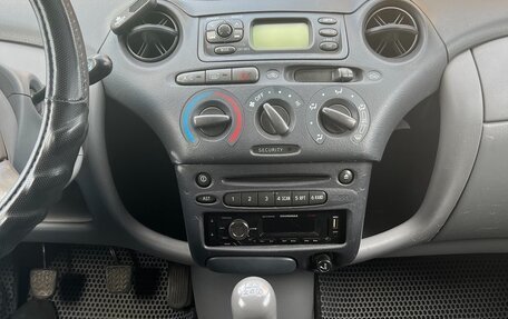 Toyota Yaris I рестайлинг, 2002 год, 330 000 рублей, 6 фотография