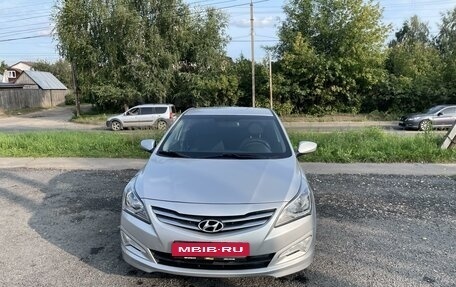 Hyundai Solaris II рестайлинг, 2015 год, 1 275 000 рублей, 1 фотография