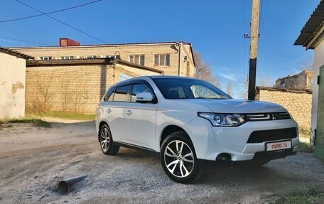 Mitsubishi Outlander III рестайлинг 3, 2012 год, 1 444 444 рублей, 2 фотография