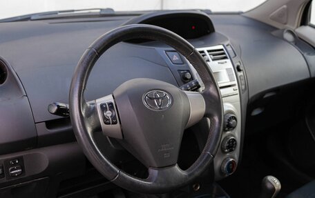 Toyota Yaris III рестайлинг, 2007 год, 819 000 рублей, 10 фотография