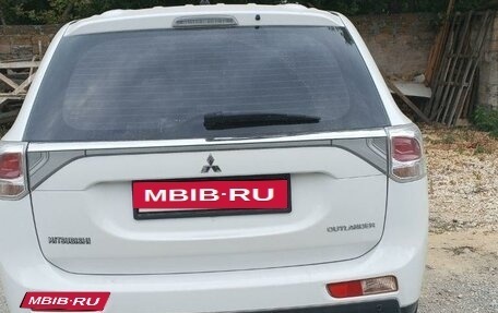 Mitsubishi Outlander III рестайлинг 3, 2012 год, 1 650 000 рублей, 2 фотография