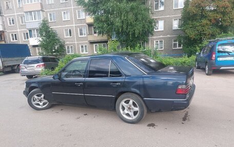 Mercedes-Benz E-Класс, 1995 год, 350 000 рублей, 4 фотография