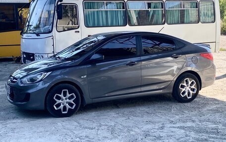 Hyundai Solaris II рестайлинг, 2013 год, 790 000 рублей, 1 фотография