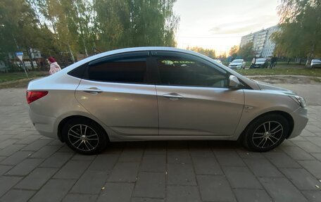 Hyundai Solaris II рестайлинг, 2012 год, 960 000 рублей, 2 фотография