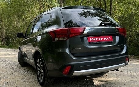 Mitsubishi Outlander III рестайлинг 3, 2015 год, 1 800 000 рублей, 1 фотография