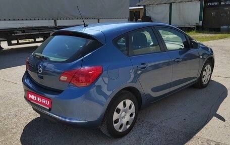 Opel Astra J, 2013 год, 800 000 рублей, 4 фотография