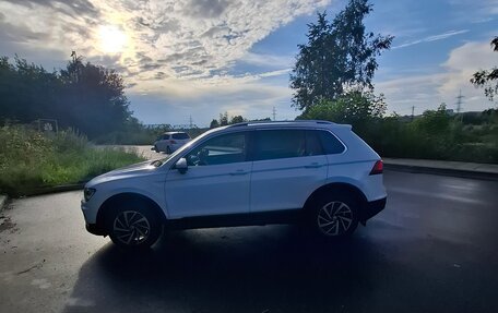 Volkswagen Tiguan II, 2018 год, 2 800 000 рублей, 19 фотография