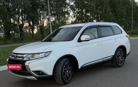 Mitsubishi Outlander III рестайлинг 3, 2015 год, 1 900 000 рублей, 3 фотография