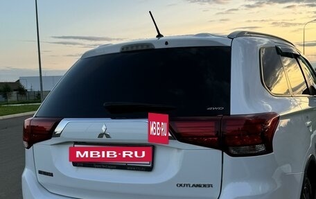 Mitsubishi Outlander III рестайлинг 3, 2015 год, 1 900 000 рублей, 17 фотография