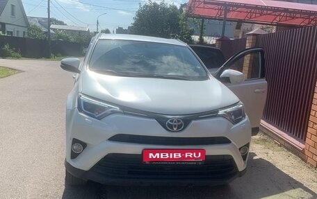 Toyota RAV4, 2015 год, 2 000 000 рублей, 2 фотография