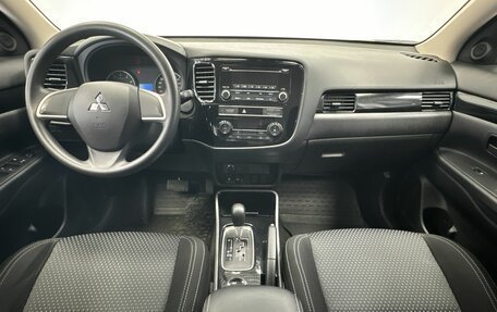 Mitsubishi Outlander III рестайлинг 3, 2019 год, 2 280 000 рублей, 5 фотография