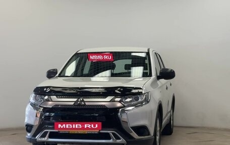 Mitsubishi Outlander III рестайлинг 3, 2019 год, 2 280 000 рублей, 12 фотография