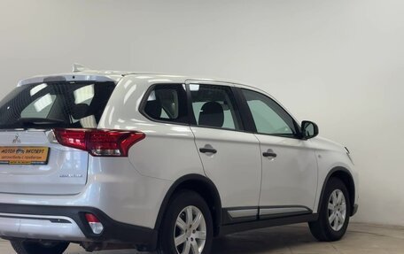 Mitsubishi Outlander III рестайлинг 3, 2019 год, 2 280 000 рублей, 20 фотография