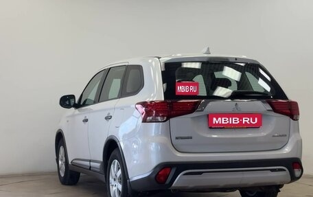 Mitsubishi Outlander III рестайлинг 3, 2019 год, 2 280 000 рублей, 23 фотография