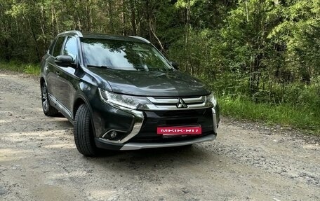 Mitsubishi Outlander III рестайлинг 3, 2015 год, 1 800 000 рублей, 4 фотография