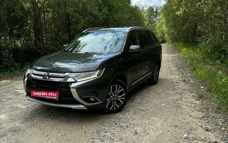 Mitsubishi Outlander III рестайлинг 3, 2015 год, 1 800 000 рублей, 5 фотография