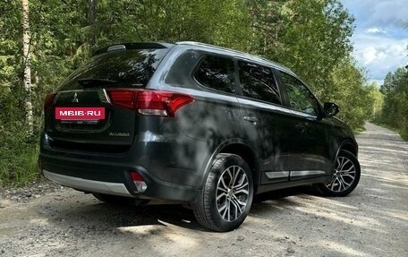 Mitsubishi Outlander III рестайлинг 3, 2015 год, 1 800 000 рублей, 2 фотография