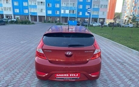 Hyundai Solaris II рестайлинг, 2012 год, 900 000 рублей, 4 фотография