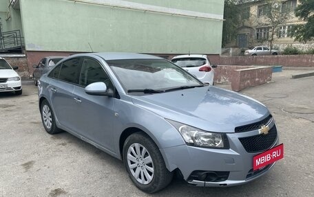 Chevrolet Cruze II, 2010 год, 635 000 рублей, 3 фотография