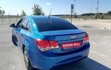 Chevrolet Cruze II, 2009 год, 690 000 рублей, 3 фотография