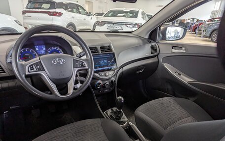 Hyundai Solaris II рестайлинг, 2015 год, 1 050 000 рублей, 19 фотография