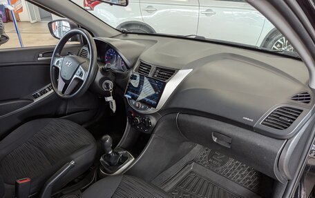 Hyundai Solaris II рестайлинг, 2015 год, 1 050 000 рублей, 21 фотография